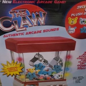 Table top claw machine